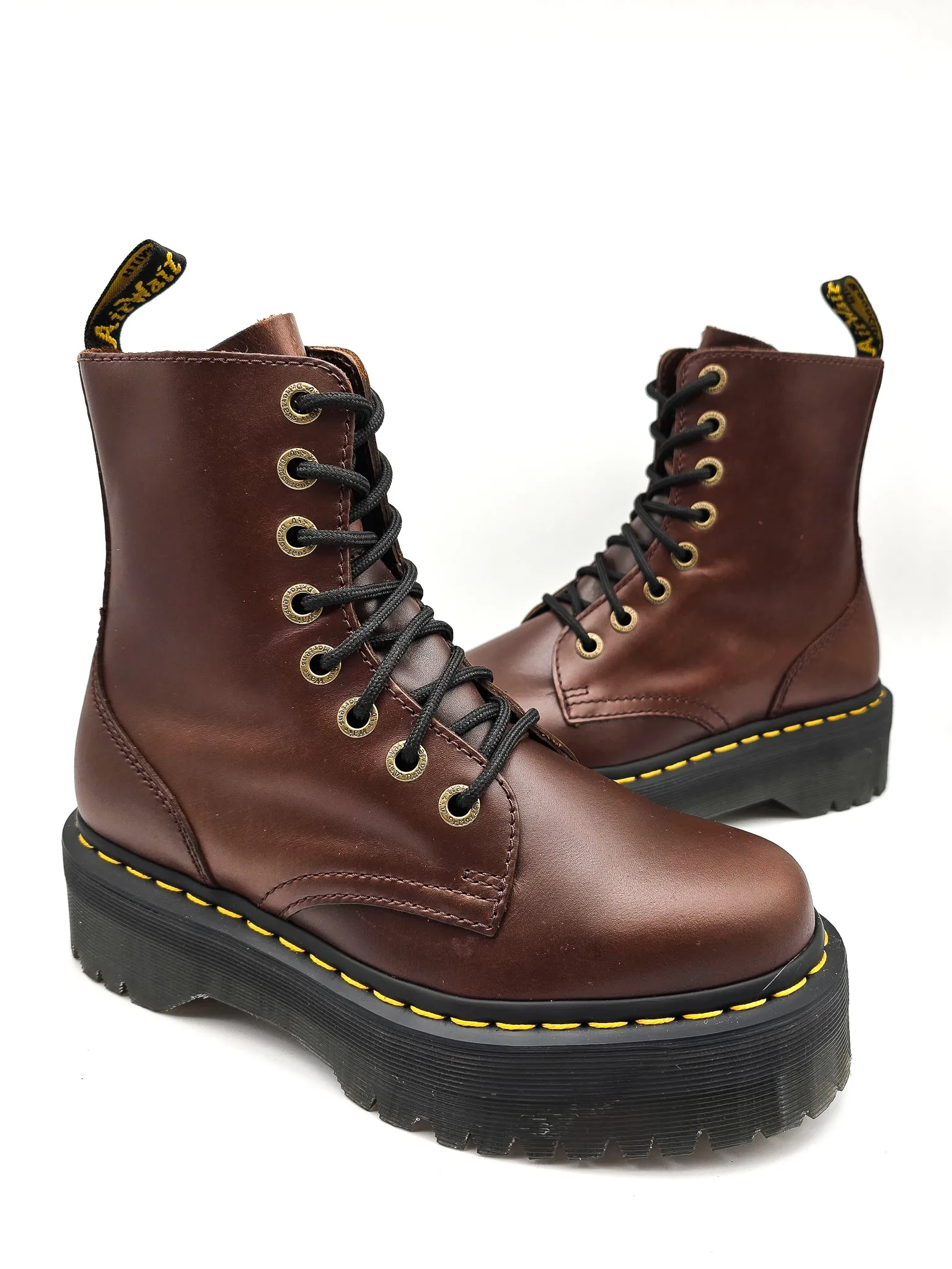 DR. MARTENS JADON BROWN PULL UP